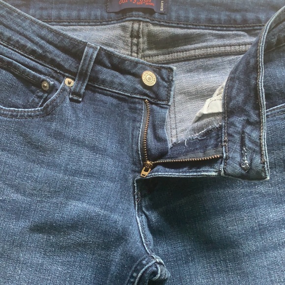 Levi’s Curvy cut 528 Jeans - Picture 3 of 11